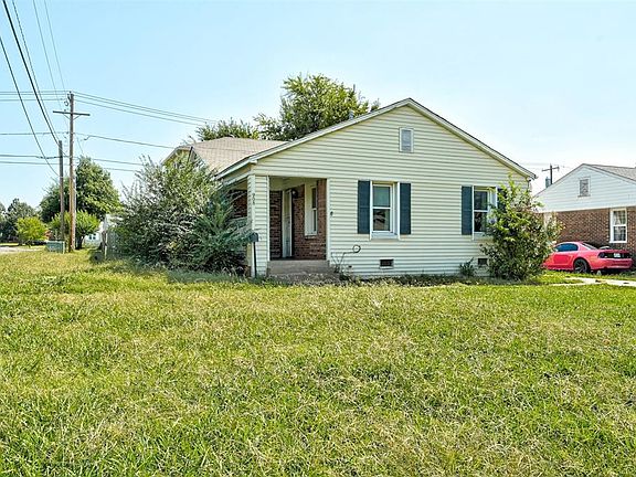 3rd image of 908 N Lilac Ln