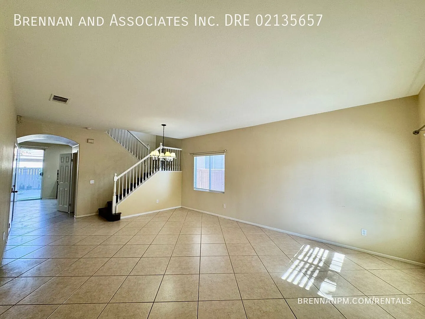 5 bed, 2.5 bath, 2099 sqft, $4,595 — Photo 4