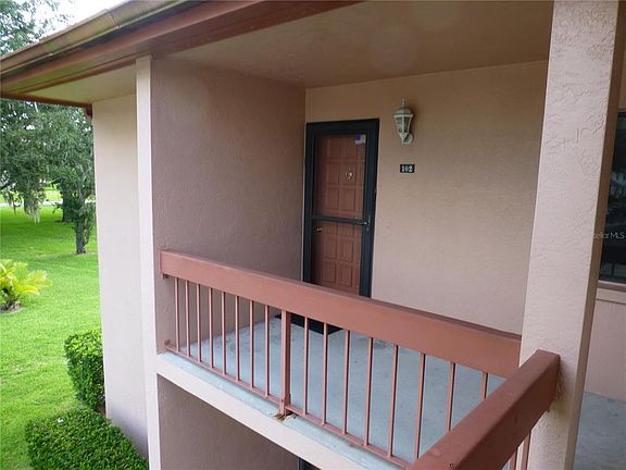 2nd image of 102 Lakeside Dr #6