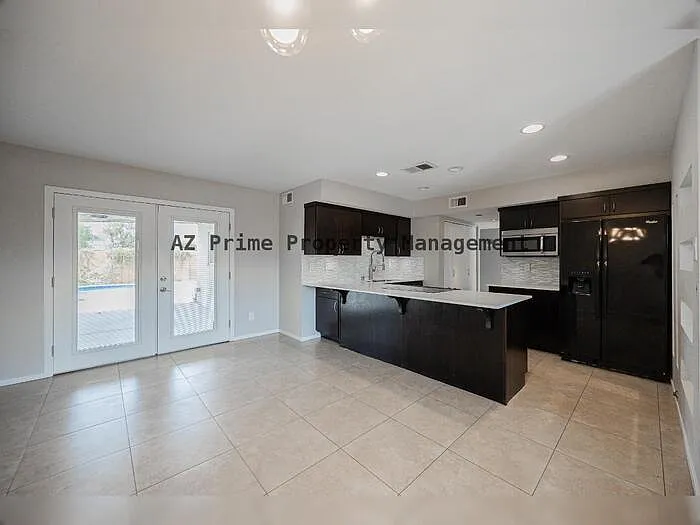 1218 E Carter Dr — Photo 9