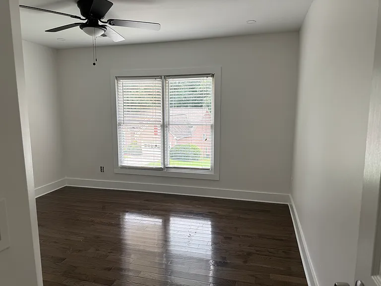 2nd spacious bedroom.