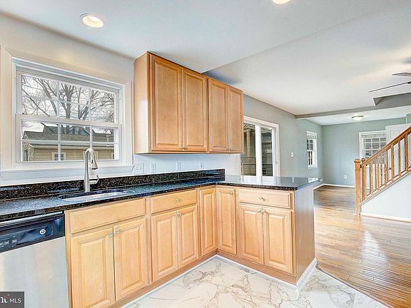 5th image of 1064 Bell Ave