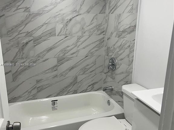 5th image of 616 NW 13th St APT 17