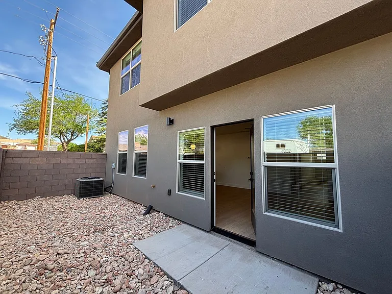 73 N 520 W #10 — Photo 36
