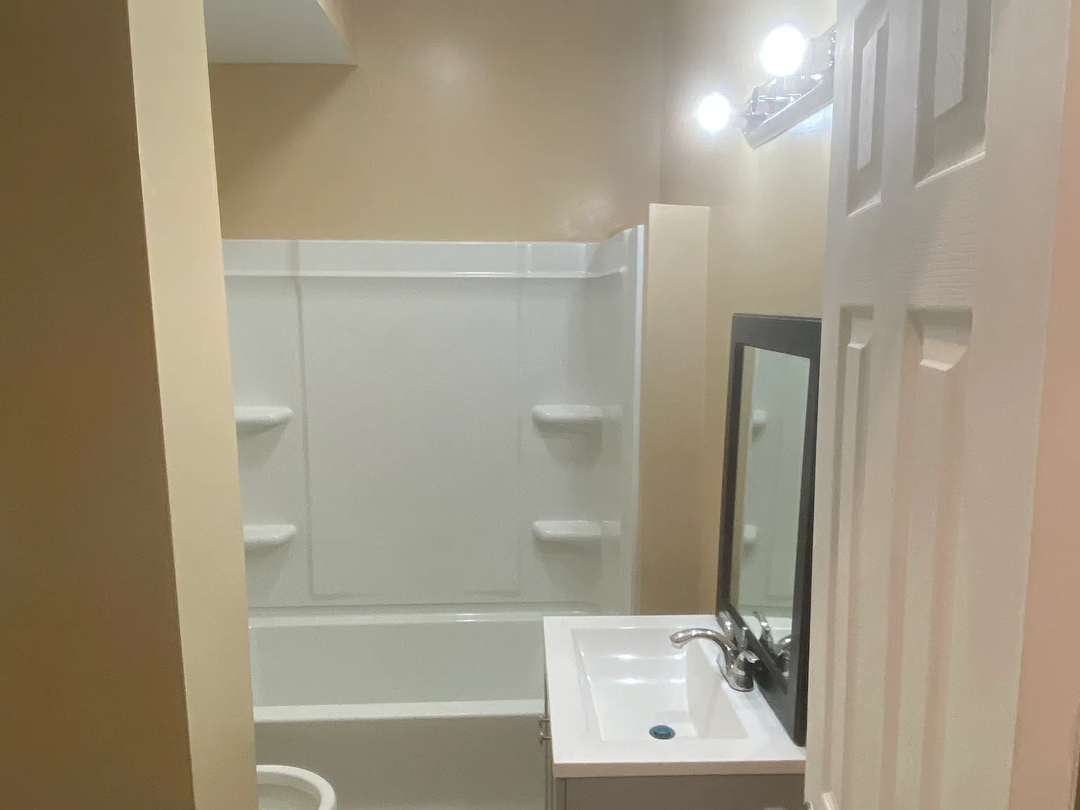 3 bed, 2000 sqft, $1,550 — Photo 2