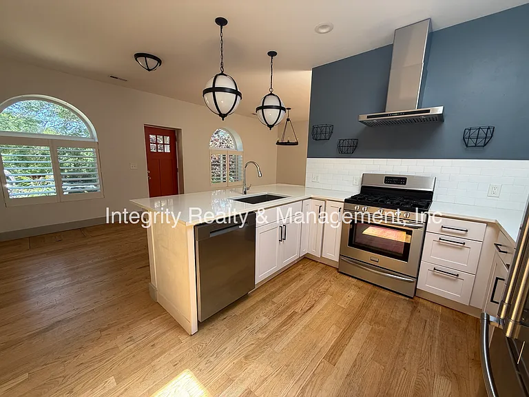 3539 Mariposa St — Photo 4