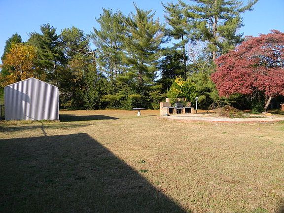 4th image of 207 Deerwood Dr