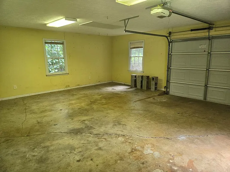 585 Cecily Dr — Photo 42