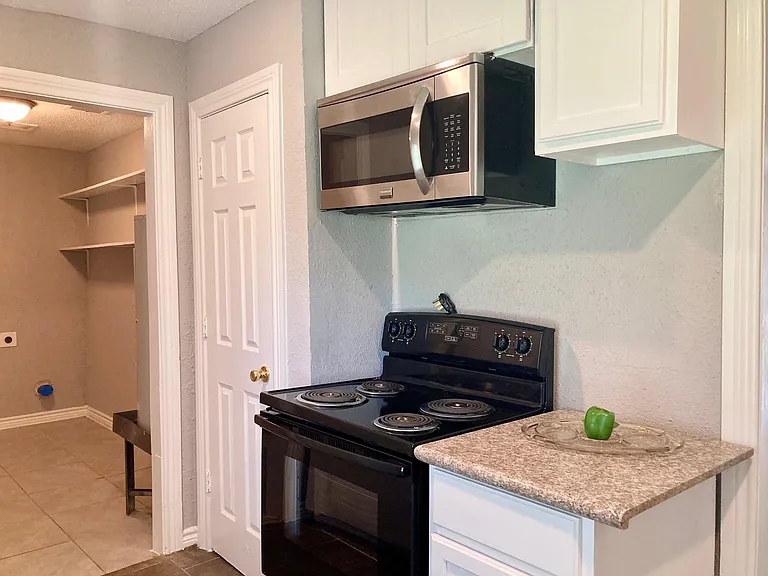 6103 Sherwood Dr — Photo 5