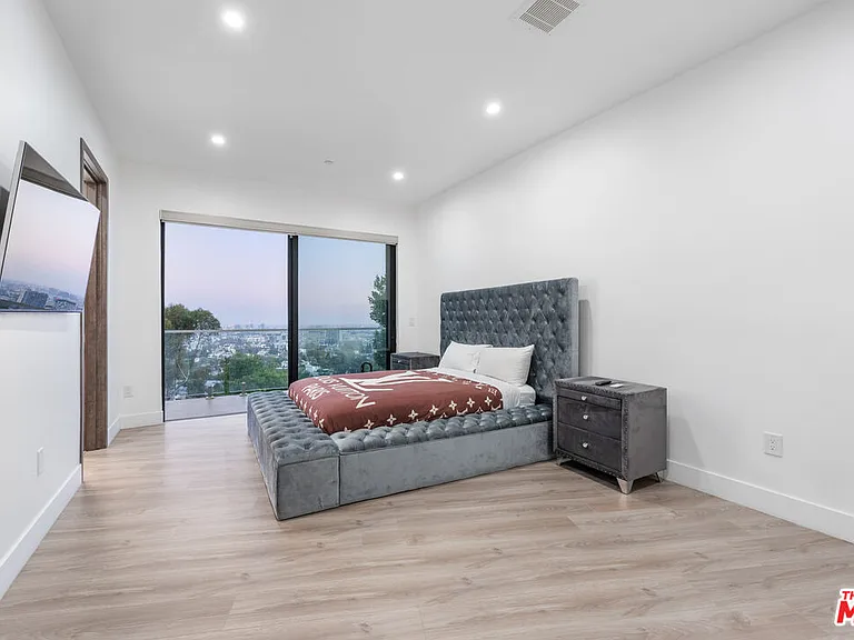 6181 Temple Hill Dr — Photo 29
