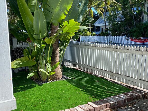 Front yard space for the townhouse.
