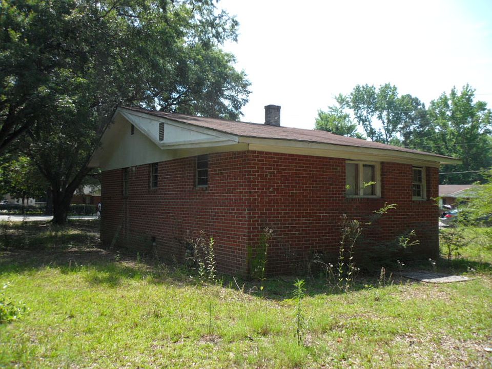 2nd image of 207 Perry St