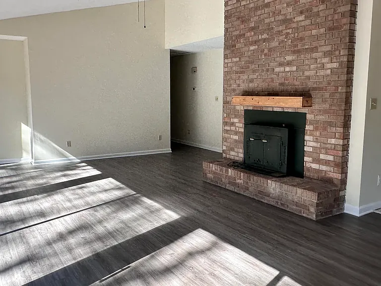 580 Burning Tree Rd — Photo 3