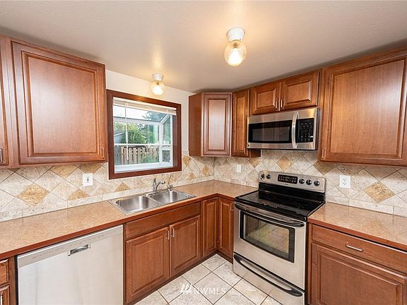 5th image of 15925 121st Avenue Ct E