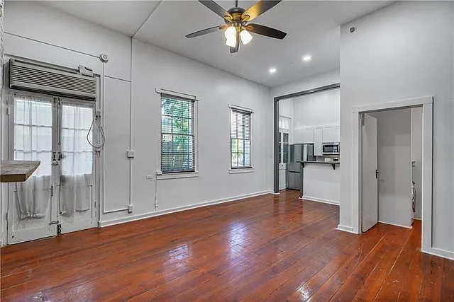 Studio, 1.0 bath, 450 sqft, $1,550 — Photo 3