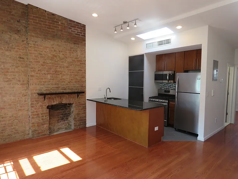 625 Walton Ave #3 — Photo 2