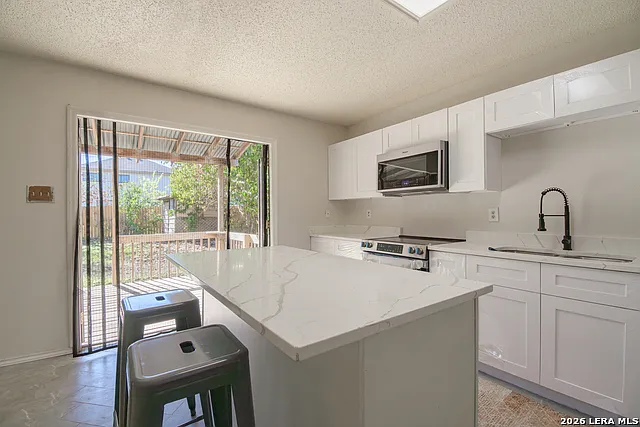 8166 Cheryl Meadow Dr — Photo 12