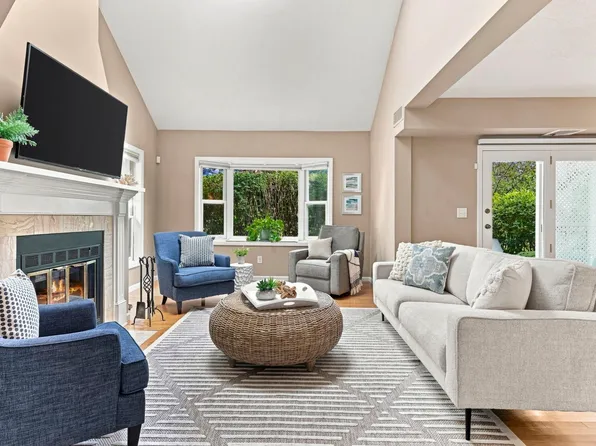28 Whaler Ln #28, Quincy, MA 02171