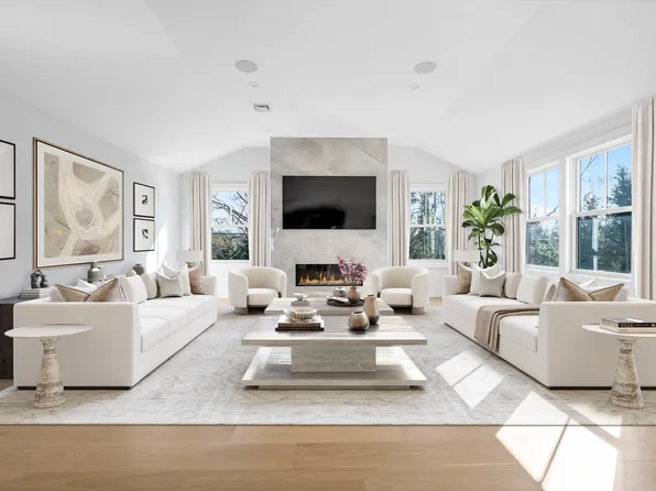 40 Hewlett Ln, Port Washington, NY 11050