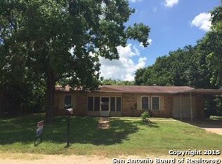 806 Fig St, Jourdanton, TX 78026