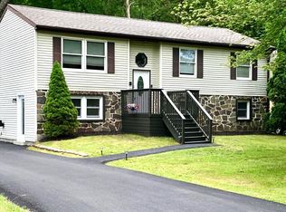 15 Joleyn Ln, Rosendale, NY 12472