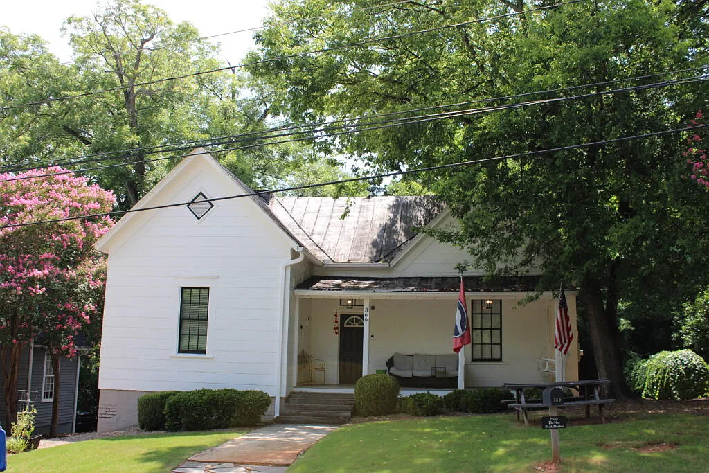 4 bed, 1792 sqft, $6,700 — Photo 1