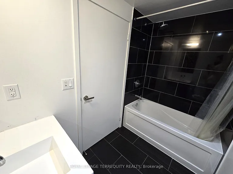 100 Harbour St #2606 — Photo 8