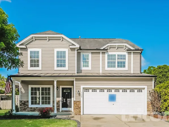 1104 Braemar Highland Dr, Zebulon, NC 27597
