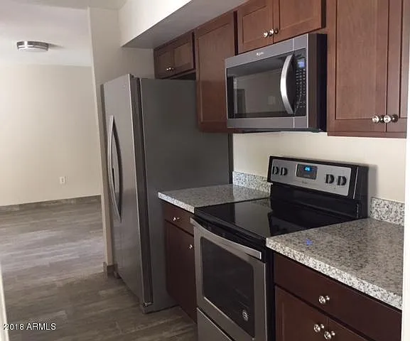 5 bed, 2.0 bath, 2267 sqft, $3,400 — Photo 3