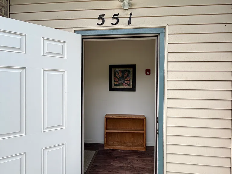 551 Irving Ave #A-B — Photo 6