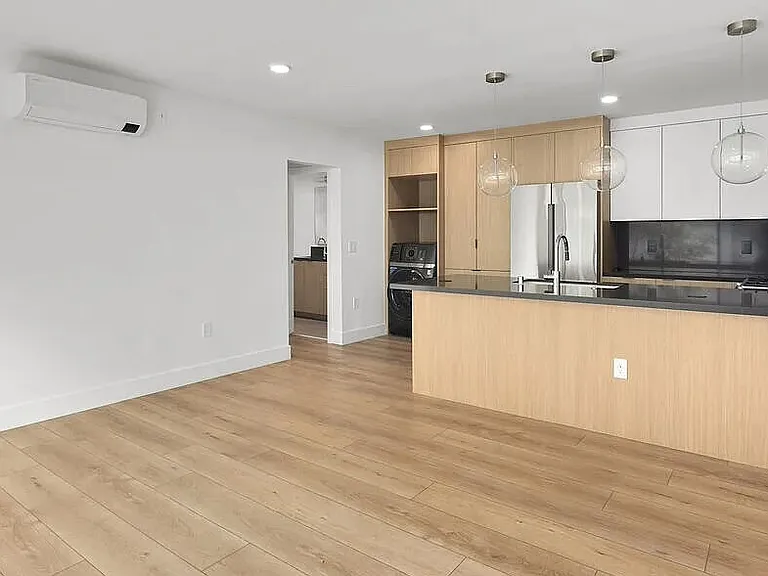1534 Diamond St — Photo 3