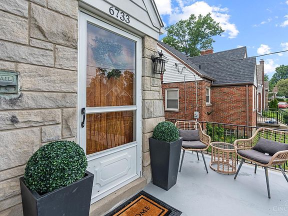 3rd image of 6733 Siebern Ave