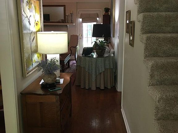 3rd image of 413 Meadowlawn Dr