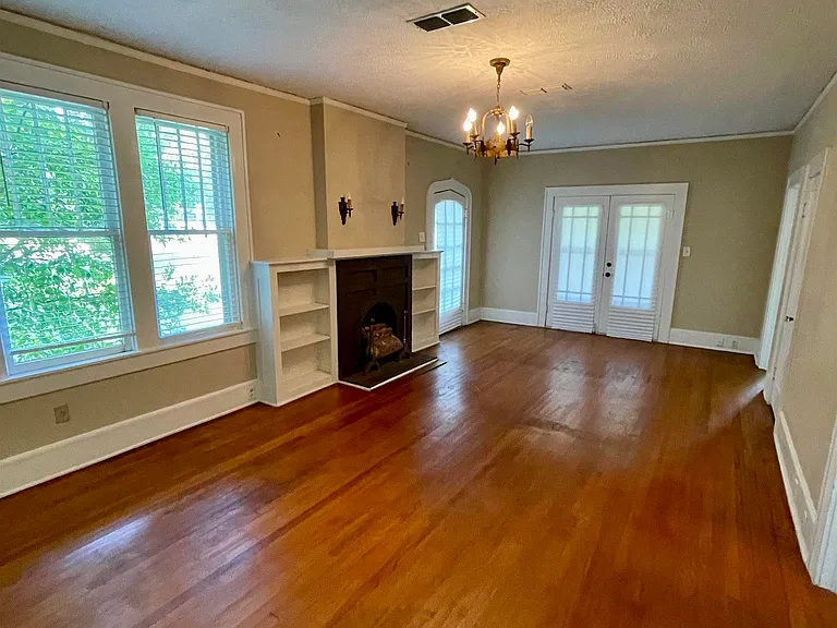 3304 Victory Dr — Photo 2