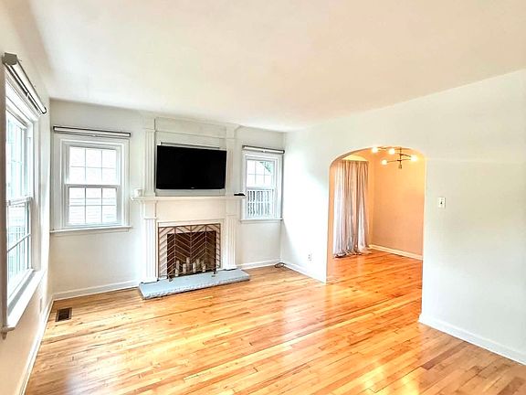 2nd image of 2638 Lynnwood Ave