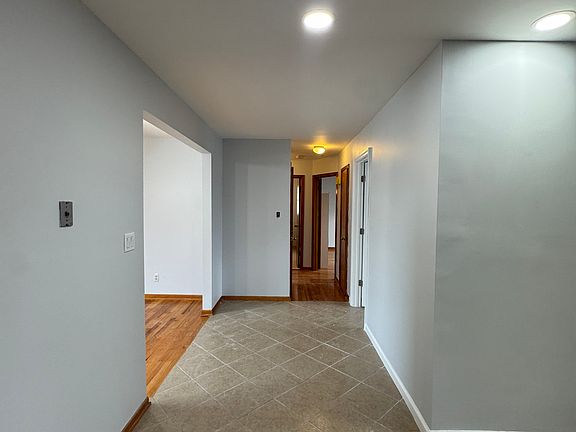 4th image of 61 Buschmann Ave