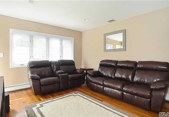 3rd image of 512 Arlington Dr