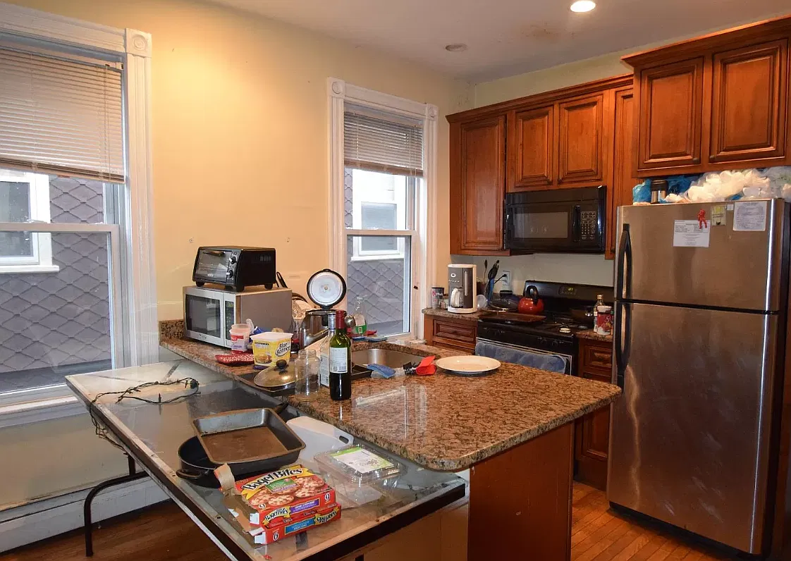 5 bed, 9999 sqft, $8,500 — Photo 2