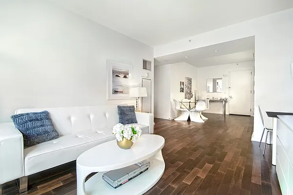 Rented by R New York | media 6