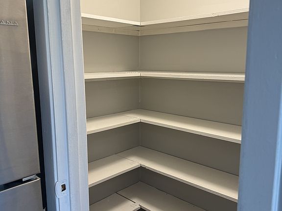 4th image of 600 Kitrina Ave #3