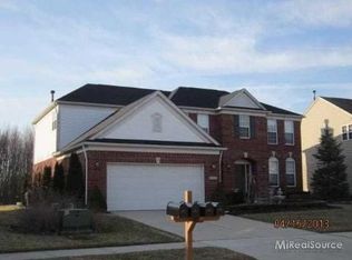 48660 Tanglewood Dr, Macomb, MI 48044