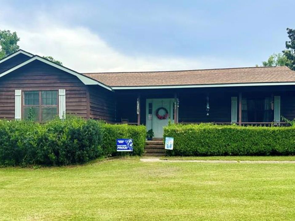 1st image of 607 W Oxley Blvd