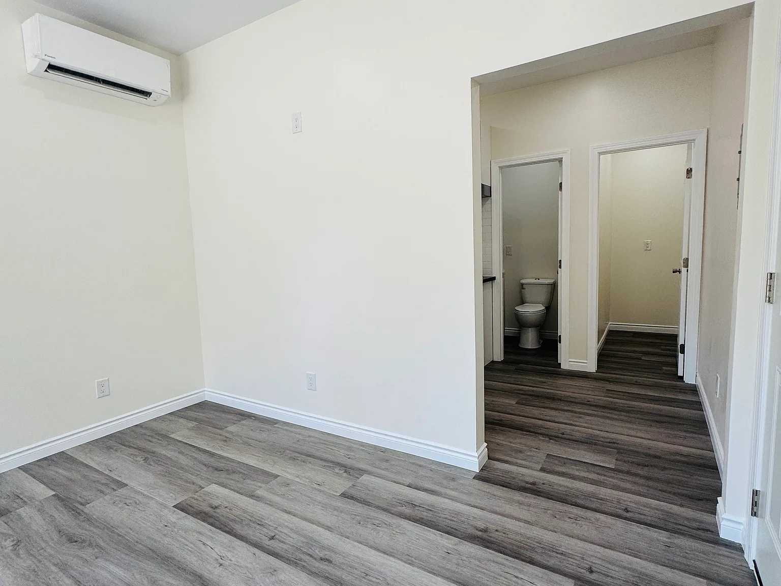 Studio, 330 sqft, $1,799 — Photo 2