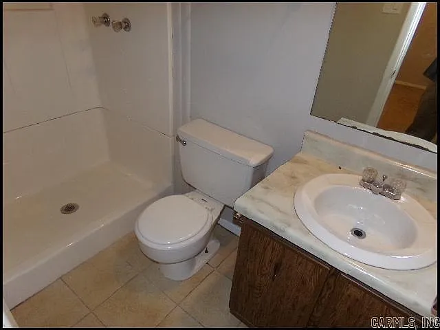 3915 Saint James Ct — Photo 12