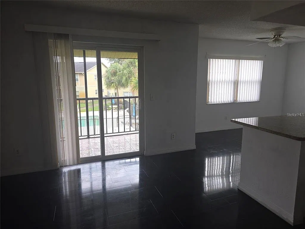 2 bed, 2.0 bath, 905 sqft, $1,500 — Photo 3