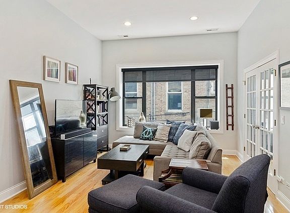 2nd image of 1064 N Milwaukee Ave #2W