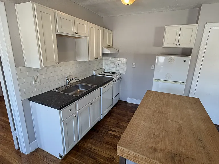 3713 Summit St #3715 — Photo 11