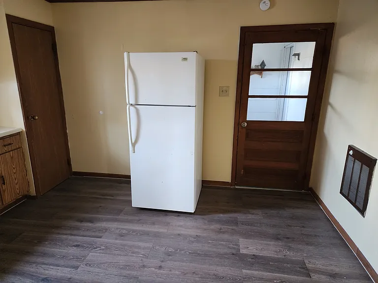 573 Benjamin St #2 — Photo 2
