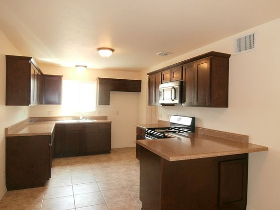 3rd image of 1142 E Hacienda Dr