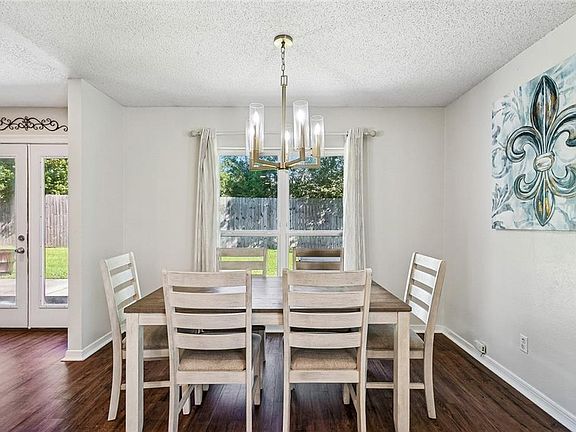 4th image of 3012 Meadow Lake Dr E